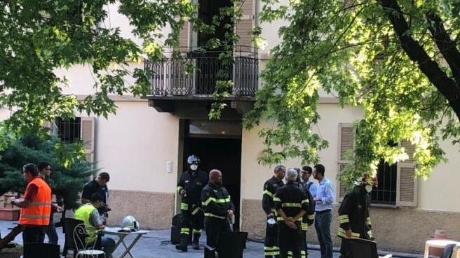 Incendio nella struttura per anziani e disabili. Soffocata una donna, due gravi in ospedale