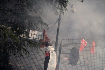 Turchia, scontri dopo il sequestro del quotidiano 16