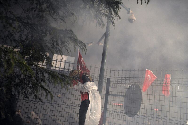 Turchia, scontri dopo il sequestro del quotidiano 16