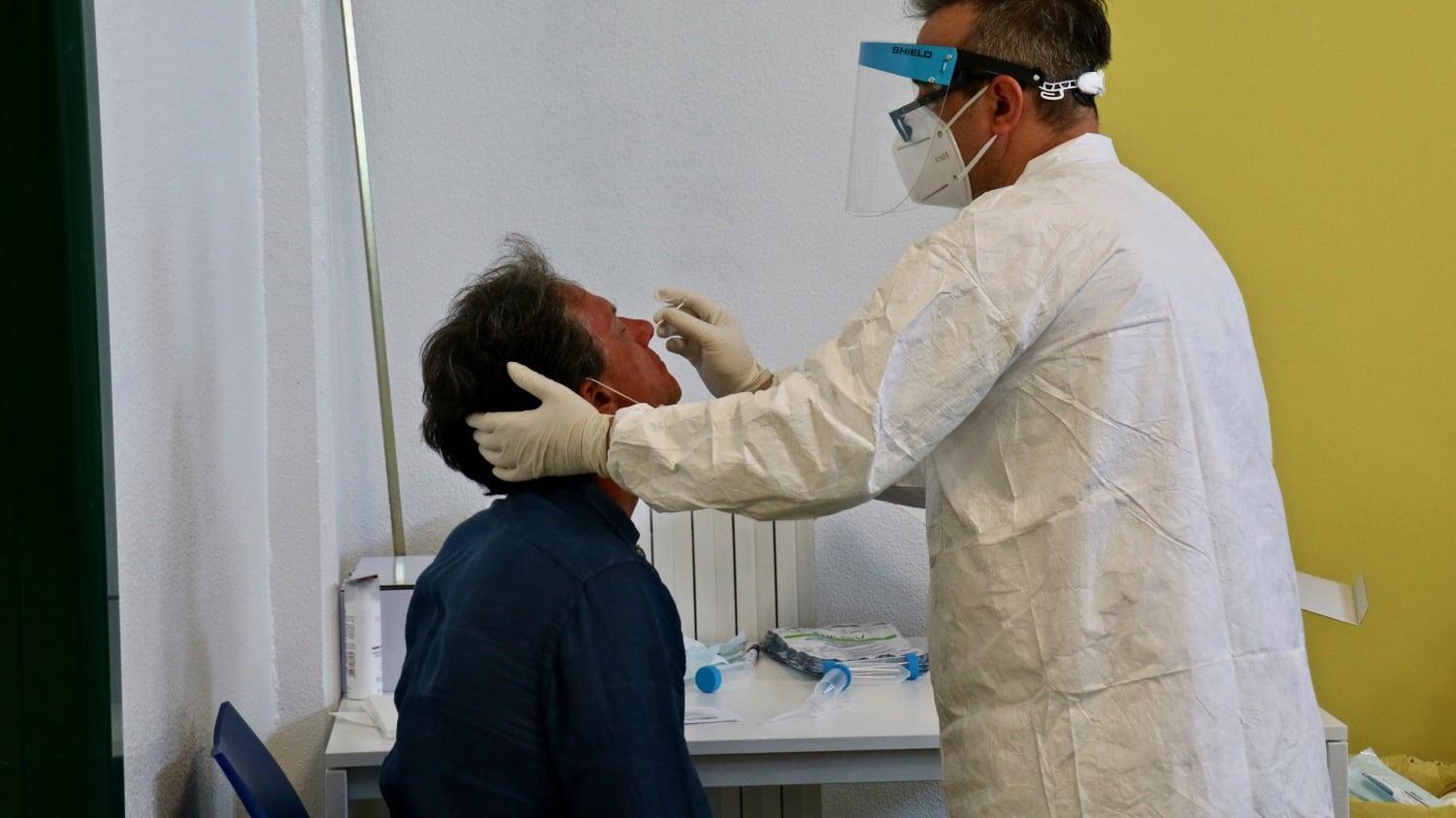 Record di positività (17,92%). La divisione in zone non va