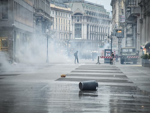 “Azioni distruttive di rara violenza”. La procura di Milano chiede la custodia cautelare per i vandali del weekend