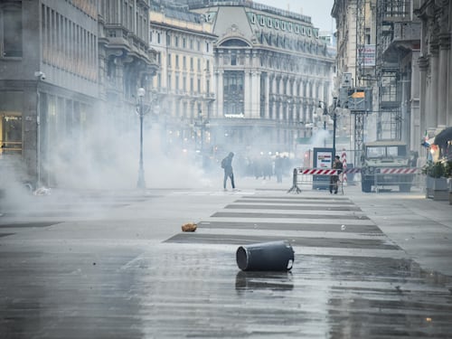 Dalle piazze digitali a quelle fisiche: chi soffia sul fuoco delle mobilitazioni europee