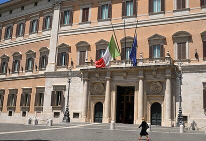 Il ritorno a casa del Cavaliere, che ha lasciato il San Raffaele 9