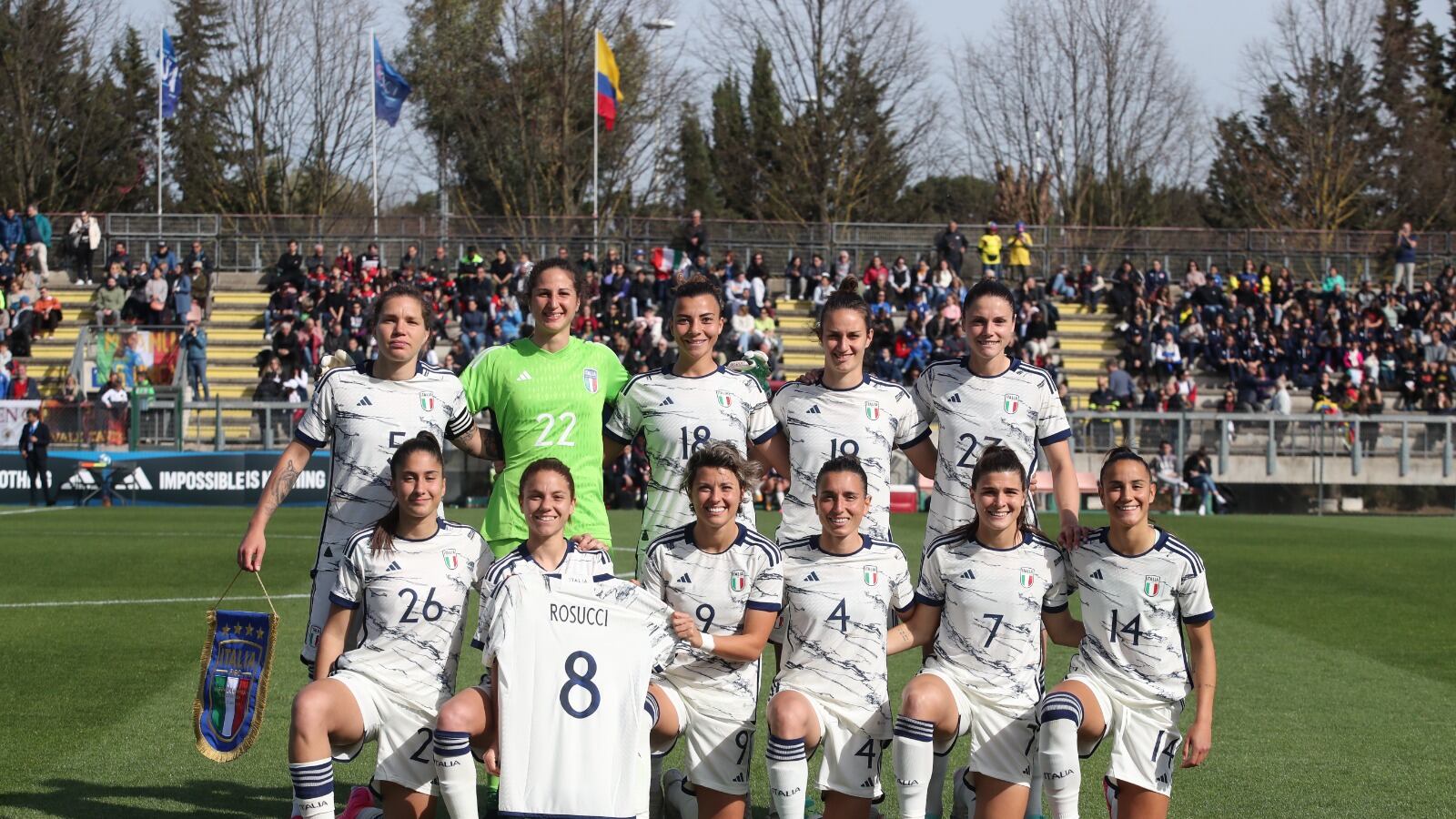 I dribbling sul calcio femminile in tv. E quello strano filo rosso sull'appalto