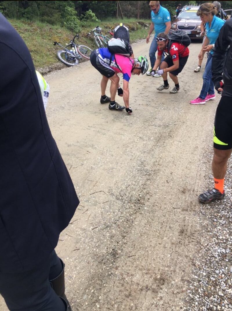 Giro d’Italia, chiodi sulle "strade bianche" 3