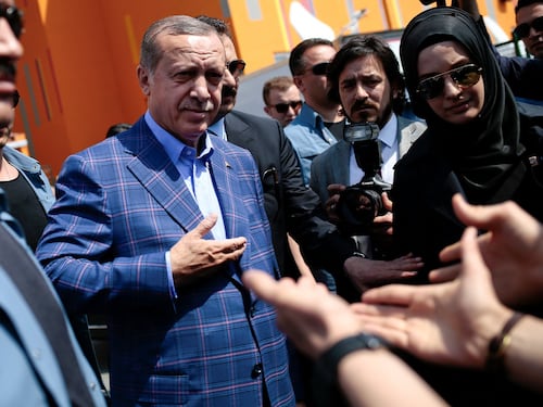 Turchia, l'opposizione insorge: "Brogli ai seggi, bisogna annullare il referendum"