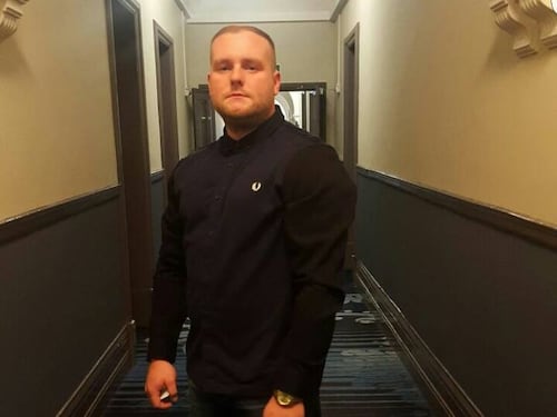 Bodyguard ucciso a colpi di macete sotto gli occhi del padre