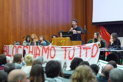 Greta Thunberg all'università di Verona, aula occupata: le immagini 8