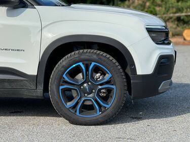 Jeep Avenger mild-hybrid: guarda la gallery del nuovo B-SUV ibrido 9