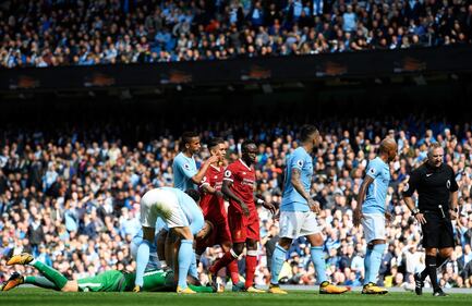 Il fallo di Manè su Ederson 6