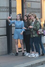 Chiara Ferragni fa shopping in centro a Milano 17
