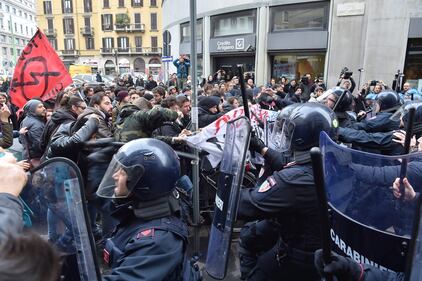 Scontri tra studenti e forze dell'ordine alla Statale di Milano 9