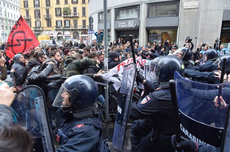 Scontri tra studenti e forze dell'ordine alla Statale di Milano 9