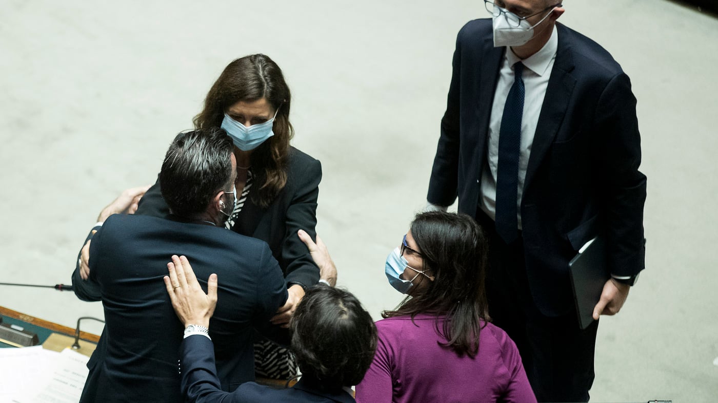 Cittadinanza, niente espulsioni. Il blitz del Pd dà il via all'invasione