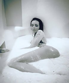 Nina Moric, le foto più sexy 22