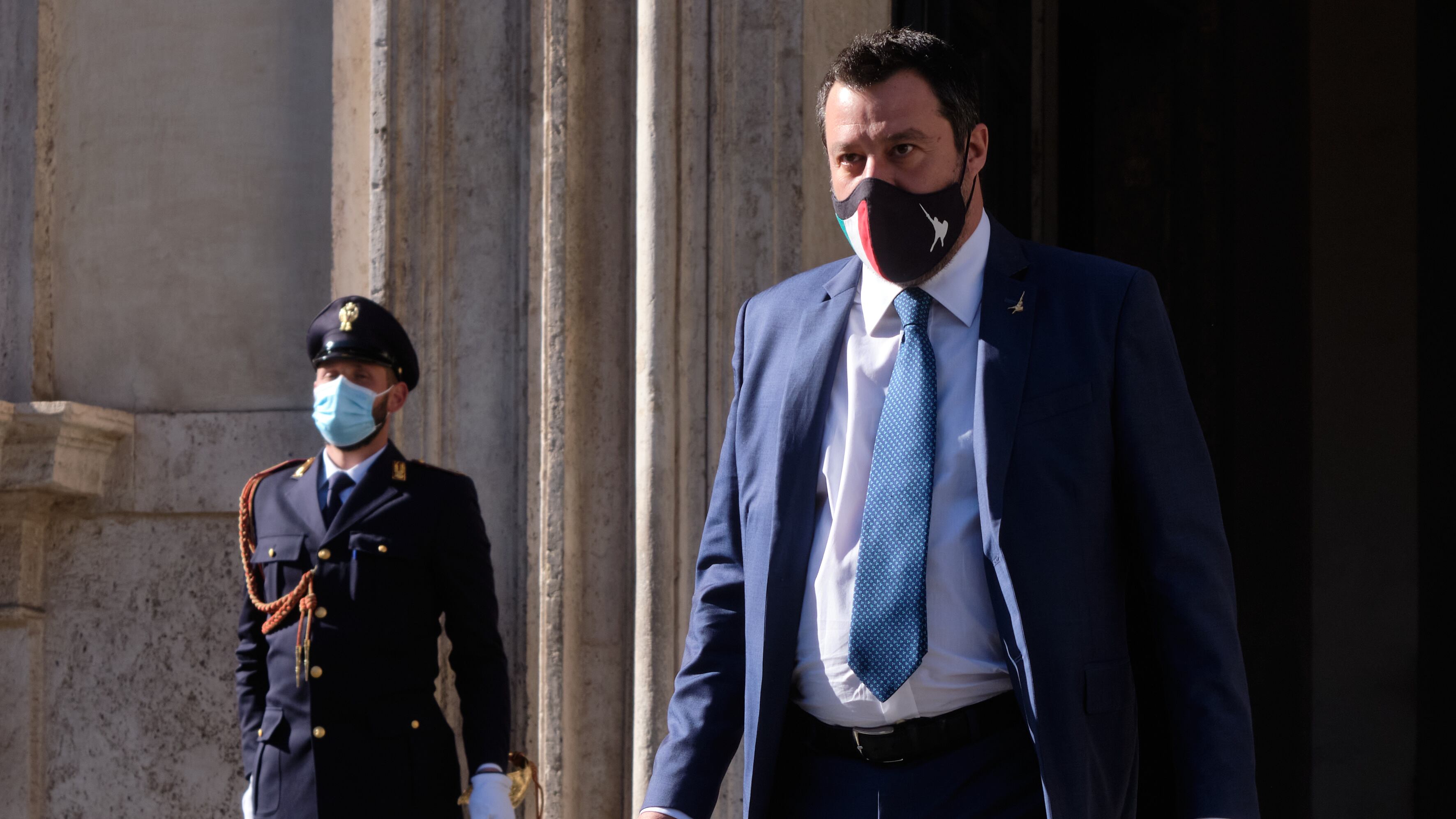 Scontro Draghi-Salvini: "Basta dispetti". Lega: "Non è una delega in bianco"