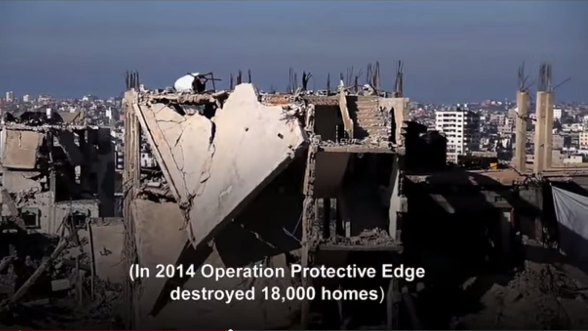 Il documentario a Gaza di Banksy che punta il dito contro Israele