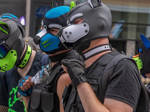 La maschera da "puppy player" e l'asfissiofilia: avanza l'ipotesi della challenge per il 27enne morto a Roseto