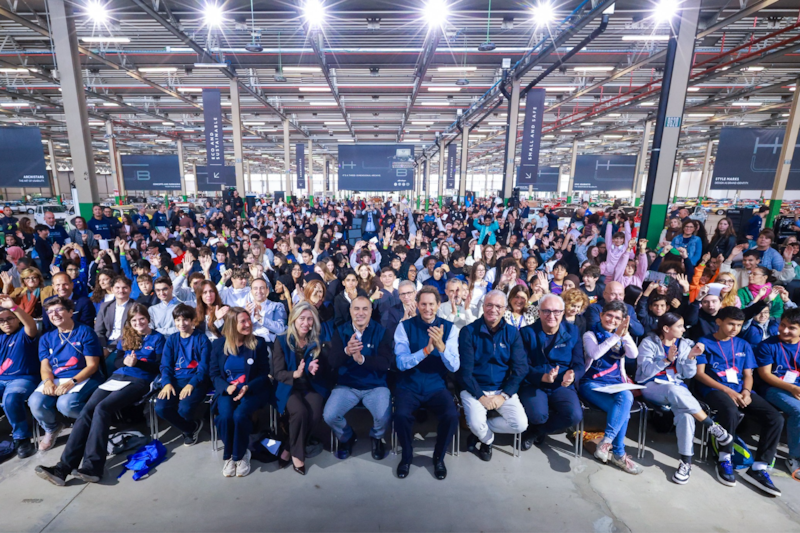 Stellantis, a Mirafiori oltre 700 studenti incontrano Elkann e i vertici del gruppo