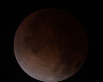La prima luna rossa dell'anno: uno spettacolo unico 6