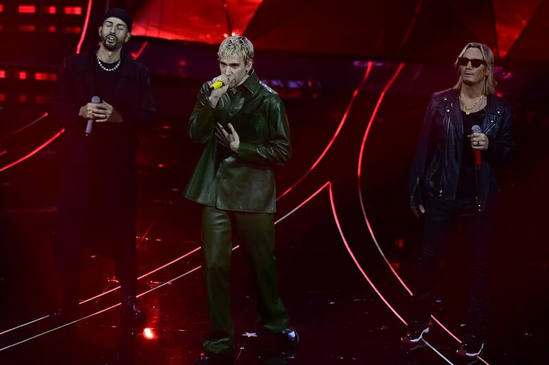 Sanremo 2024: ecco il look della quarta serata del Festival di Mr.Rain 1