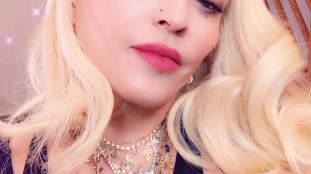 Madonna mostra in un video il trucco per un lifting naturale