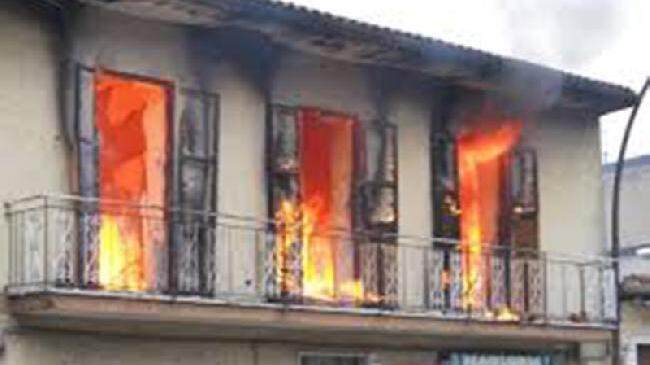 Messina, per ottenere risarcimenti appiccavano incendi: nei guai padre e figlio