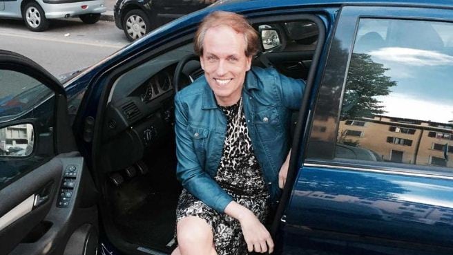 È un uomo ma veste donna: la nuova tendenza è il crossdressing