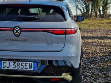 Renault Megane E-TECH: guarda le foto 4
