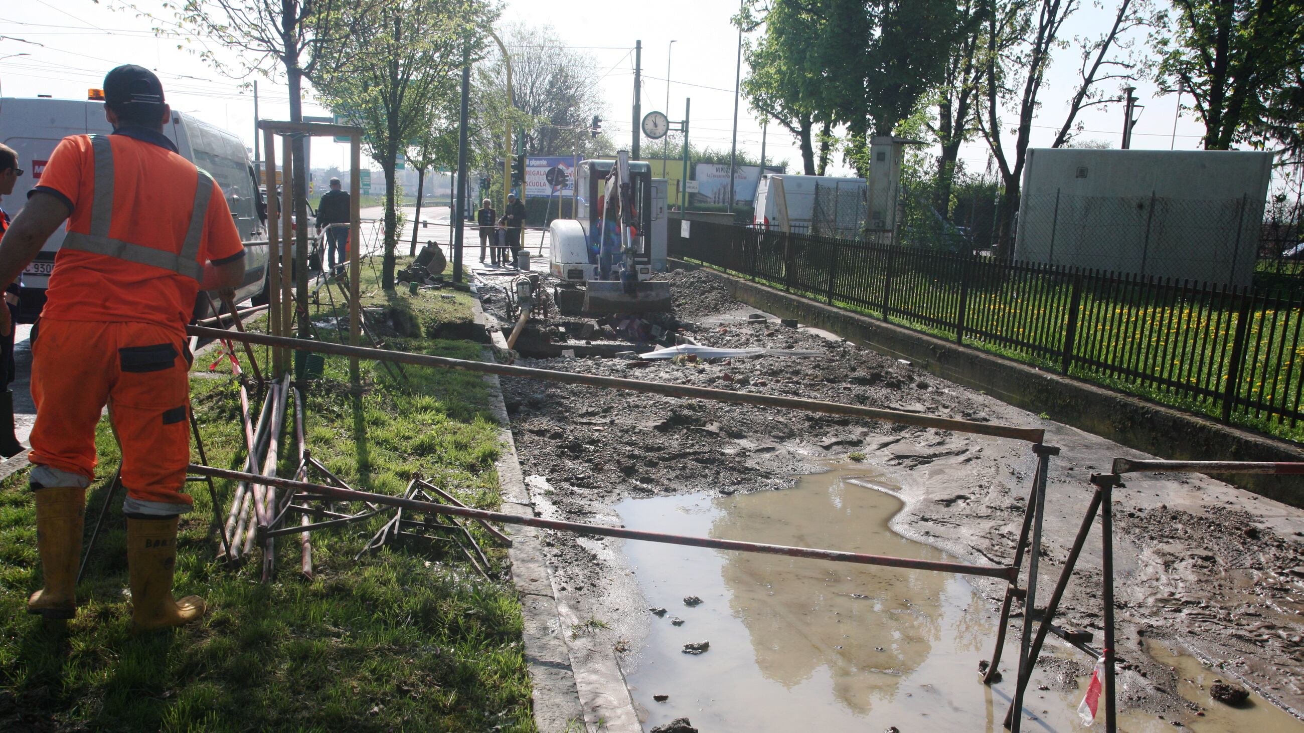 Altro tubo rotto: allagamenti e strade chiuse per dodici ore