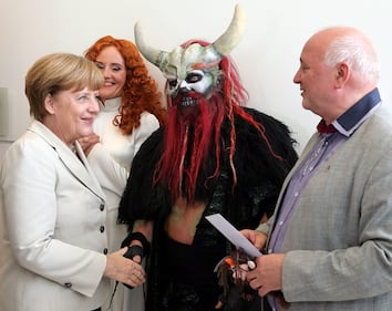Merkel "con le corna" tradita dalla prospettiva 3