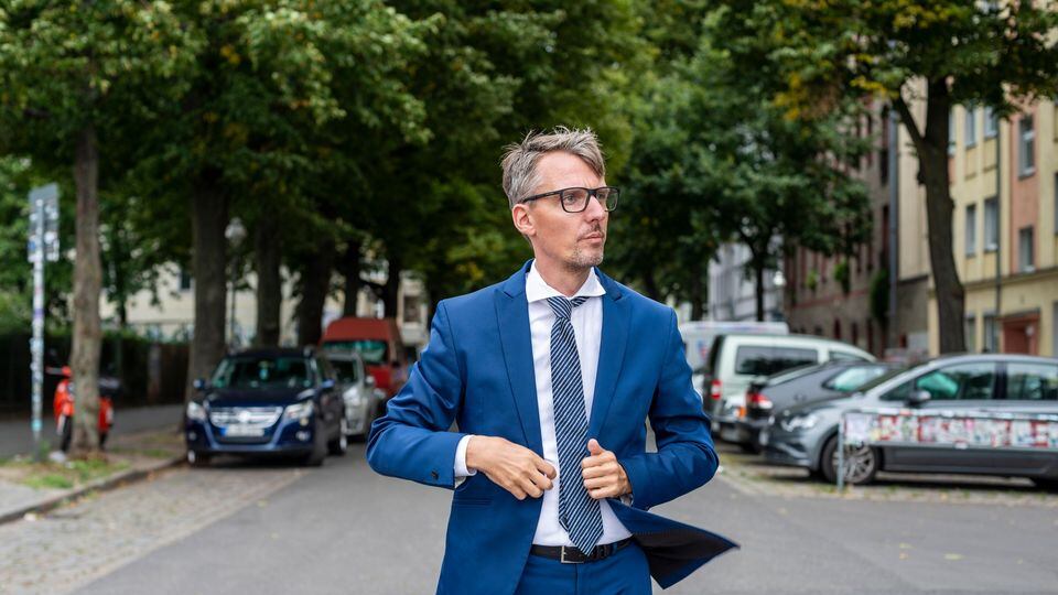 Il "professorino" Spd critica Meloni sui migranti: ma era contro i ricollocamenti