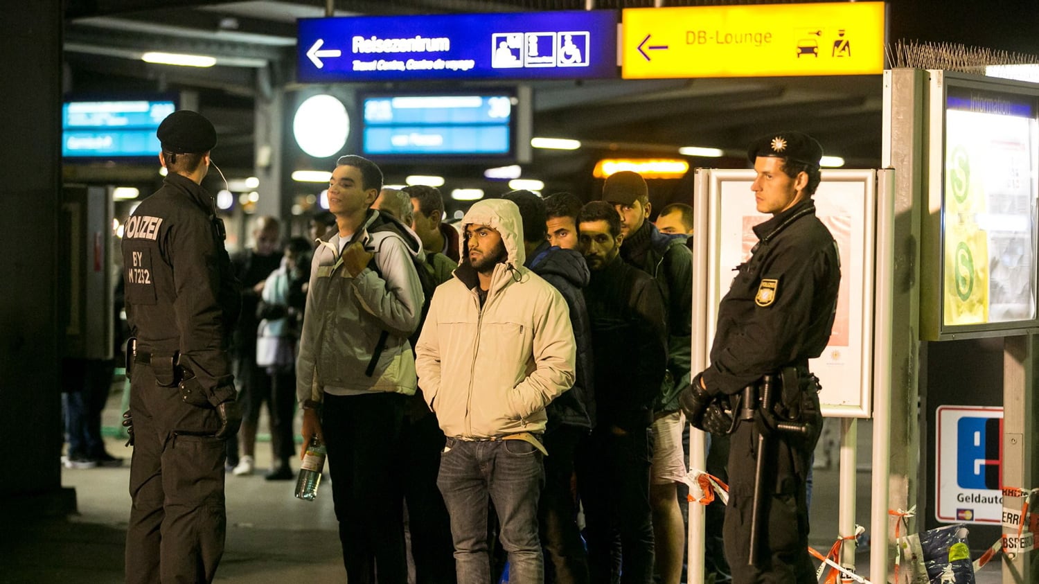 Migranti, la Danimarca si blinda: bloccati tutti i treni dalla Germania