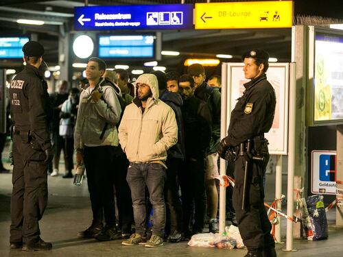 Migranti, la Danimarca si blinda: bloccati tutti i treni dalla Germania