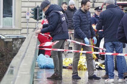 Firenze, il corpo dell'ambulante sul ponte a Firenze 5