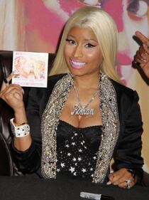 Nicki Minaj, la bomba sexy che fa esplodere Milano 28