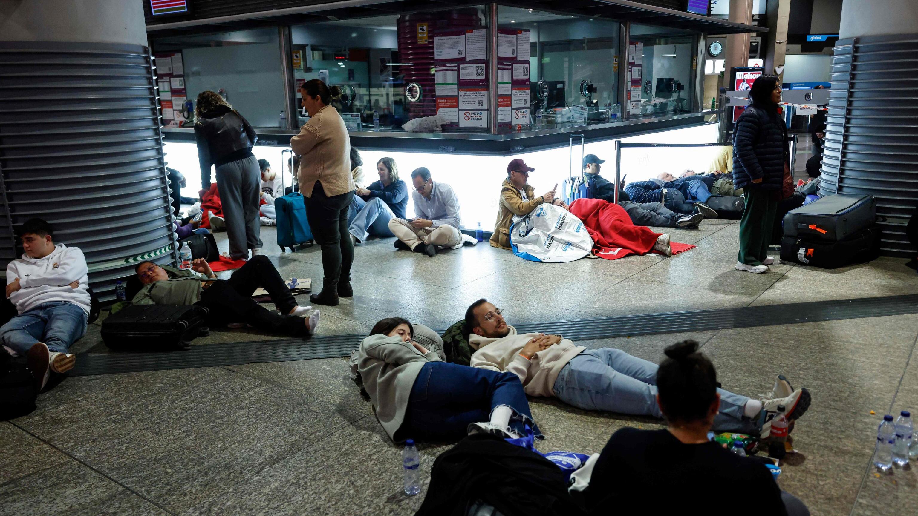 "Eccessiva tensione": svelate le cause del blackout in Spagna