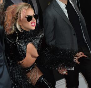 Lady Gaga in pelle ai Grammy Awards 8
