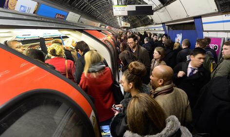 Londra, caos per lo sciopero della metropolitana 15