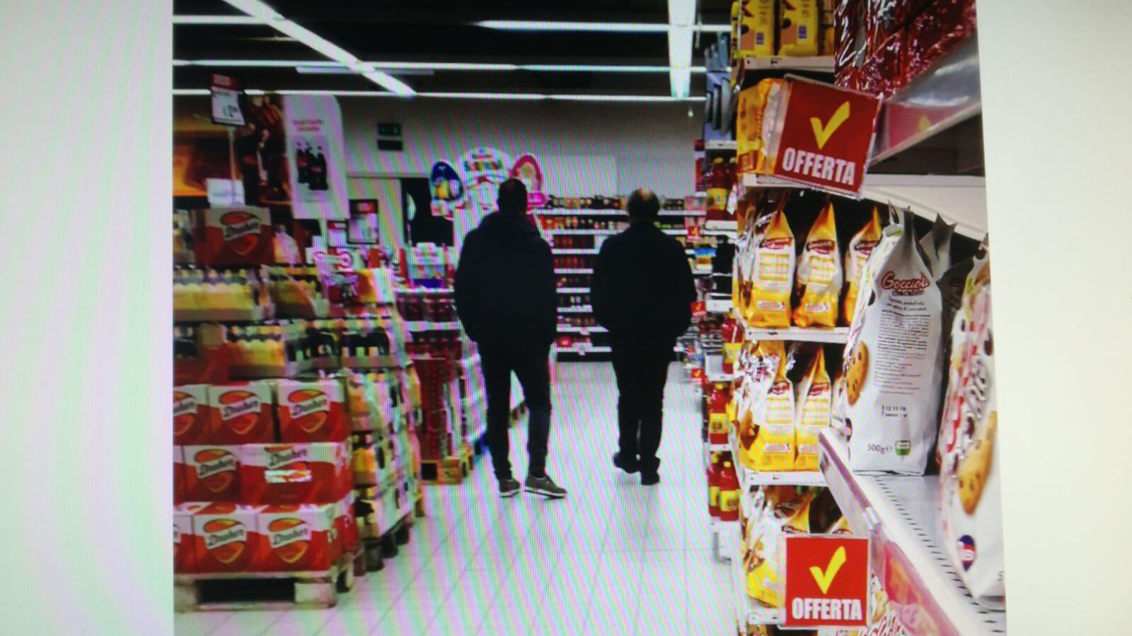Calabria, shopping in orario di lavoro: nei guai tre dipendenti pubblici