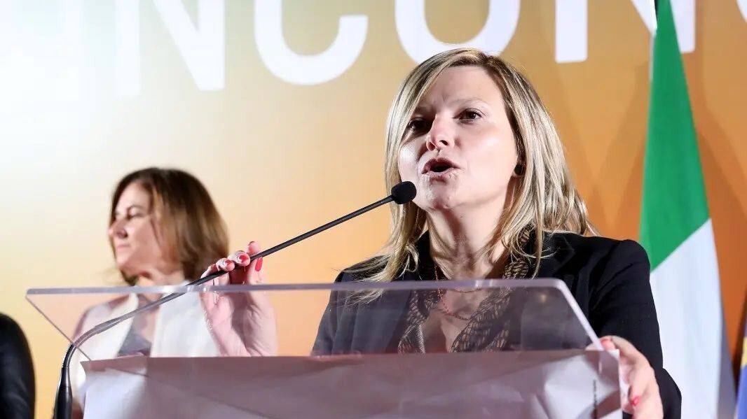 "Qui il centrodestra non è gradito". Violento blitz del sindaco Pd sul 25 aprile