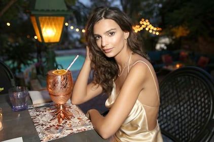 Emily Ratajkowski, Cleopatra bollente per Halloween 14