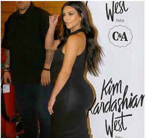 Kim Kardashian e la sorella Khloe litigano per chi è più famosa: "tu hai un complesso d'inferiorità" 17