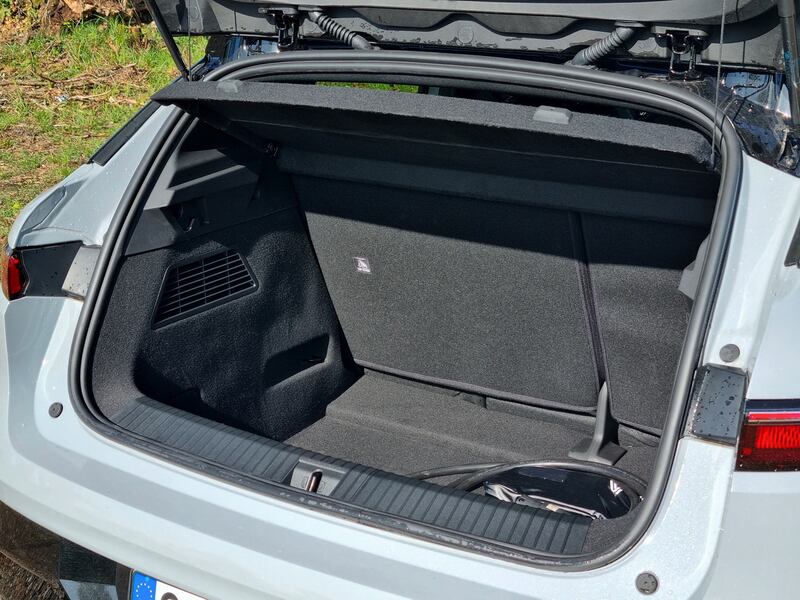 Renault Megane E-Tech Electric: guarda la gallery del crossover ibrido 14