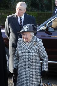 Prima uscita pubblica della regina al fianco del principe Andrea 1
