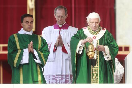 La vita pubblica di papa Benedetto XVI 1