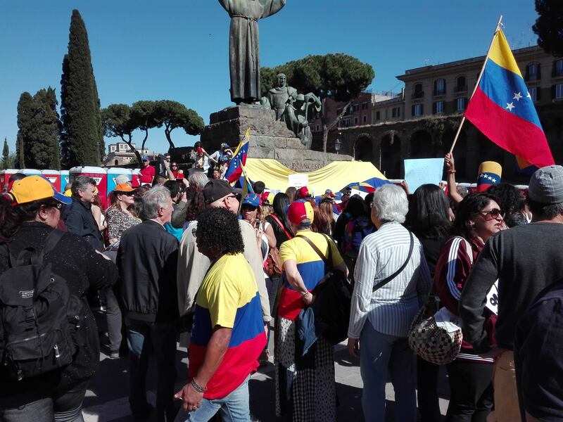 Venezuelani in piazza a Roma 11