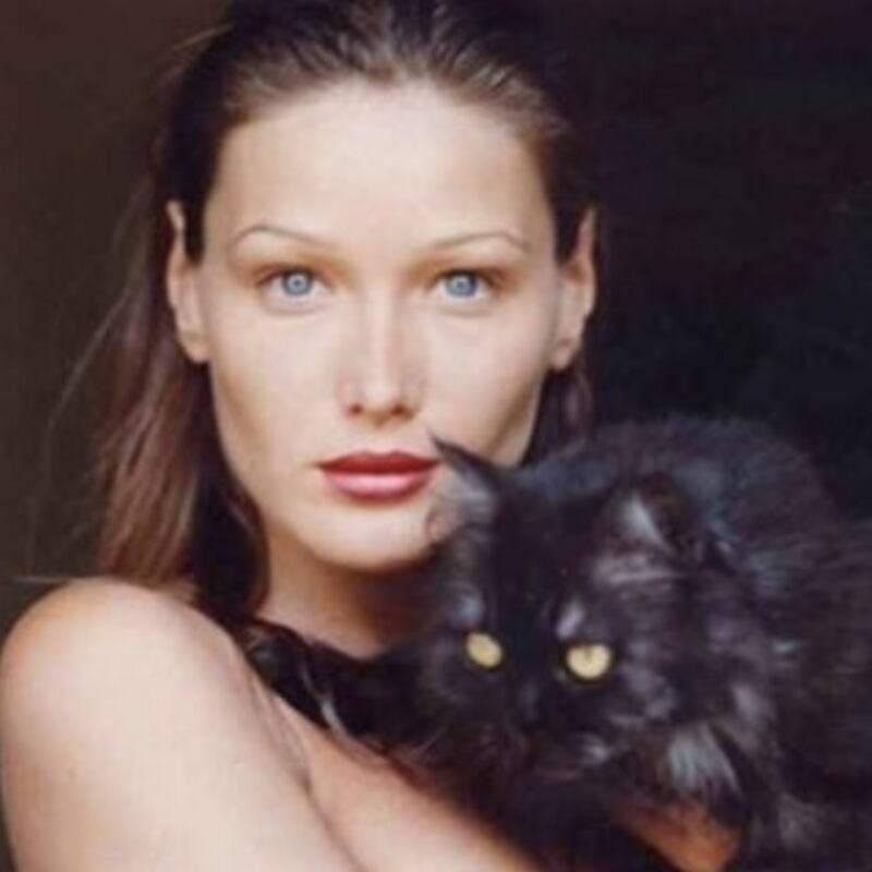 Carla Bruni, l'ex Prèmiere Dame sbarca su Instagram: foto 6