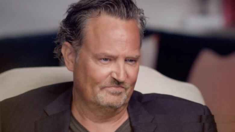 L'incubo di Matthew Perry: "Dopo il coma ero pieno di m... Ho subito 14 interventi al colon"
