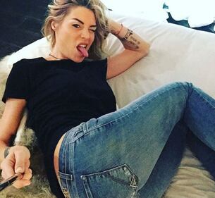 Elenoire Casalegno gioca sensualmente via Instagram 9